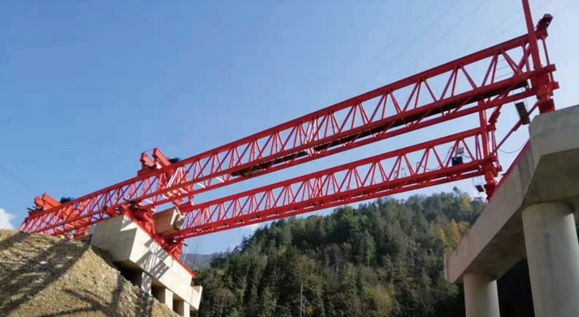 重庆巫溪35°斜交桥安装调试完毕顺利架设梁片