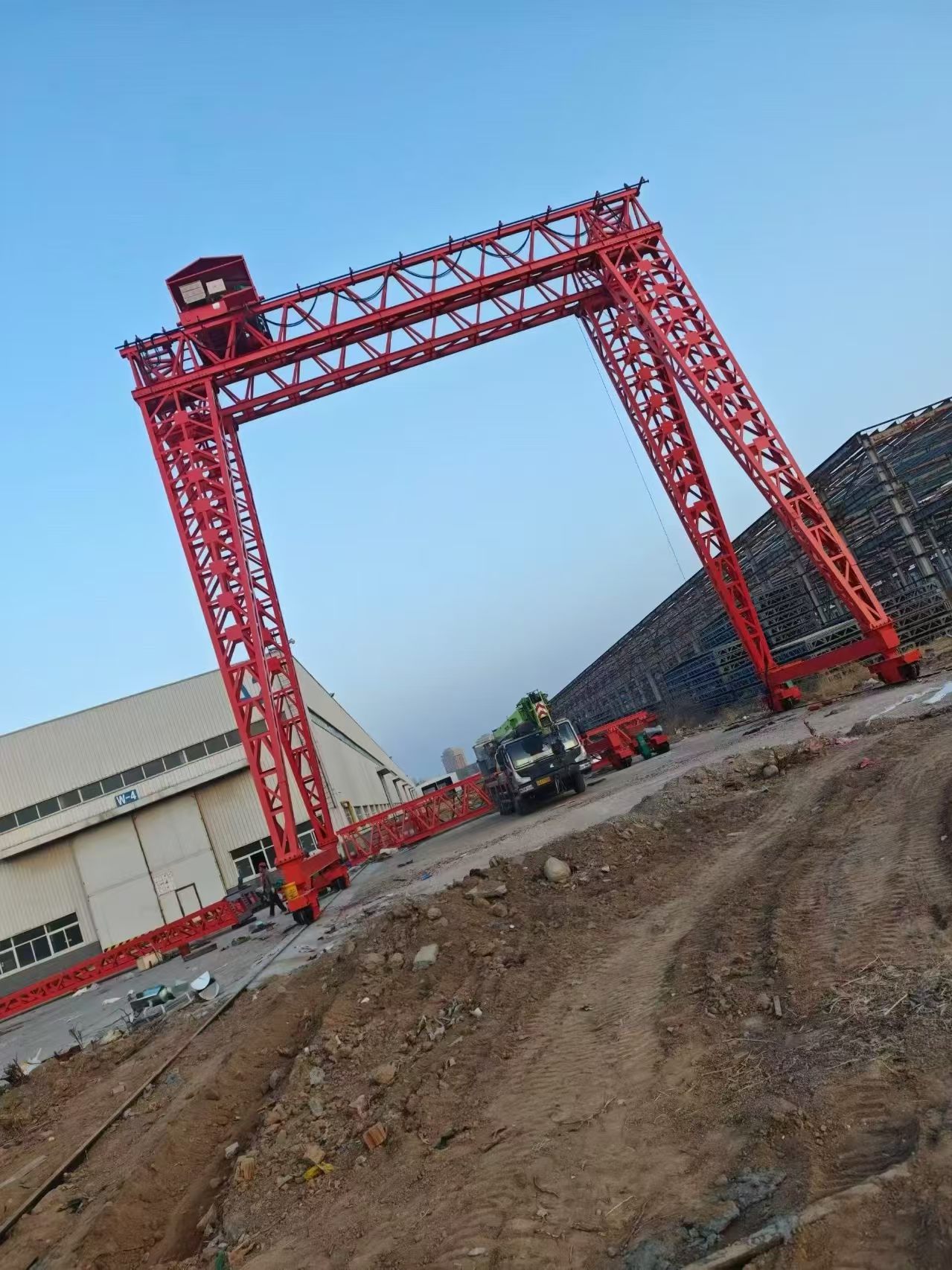 宁夏风力发电专用全花架双主梁龙门起重机安装完成
